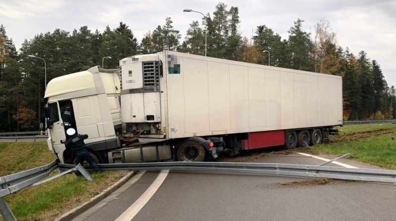 Wspólna akcja mazowieckiej i świętokrzyskiej Inspekcji Transportu Drogowego na trasie numer 7. Kilka przeciążonych i niesprawnych aut