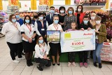 Prawie 40 tysięcy złotych trafiło do podopiecznych Stowarzyszenia Pomocna Dłoń w Pińczowie. Czek przekazała Fundacja Auchan (ZDJĘCIA)