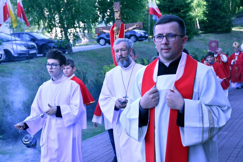 Uroczystość odpustowa w parafii świętego Stanisława Biskupa i Męczennika w Kielcach. Byli biskupi Jan Piotrowski i Amilton Manoel da Silva