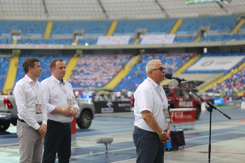 Memoriał Kusocińskiego: Burza nad Stadionem Śląskim i gwiazdy w samochodach na ceremonii otwarcia ZDJĘCIA