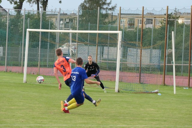 Piłkarze i działacze Warty Słońsk mają wspólny cel - bawić się w futbol oraz umożliwiać grę w piłkę mieszkańcom wioski.
