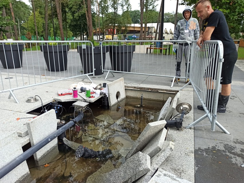 Nowy Sącz. Zniszczona fontanna w Parku Strzeleckim [Zdjęcia]