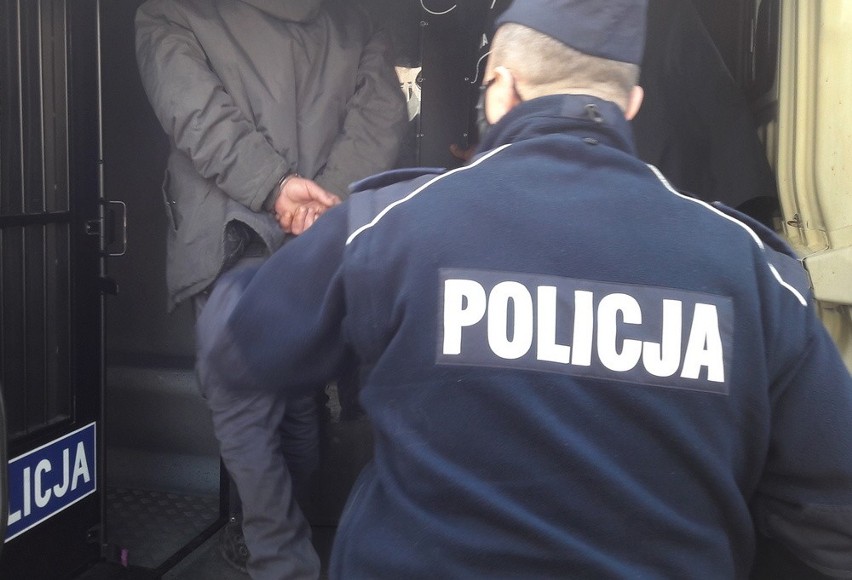 Policjanci z Lewina Brzeskiego zatrzymali poszukiwanego...