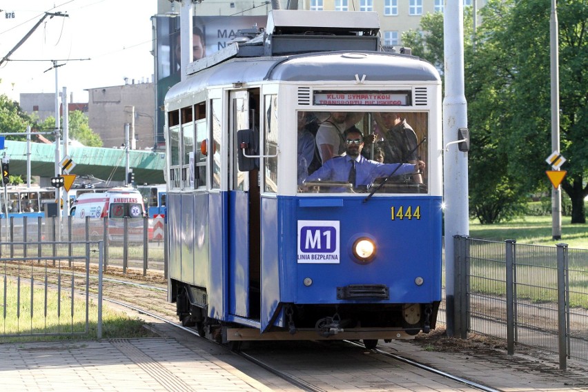 Sporo chętnych na przejazd starymi autobusami i tramwajami [ZDJĘCIA]