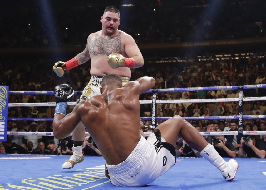 Andy Ruiz jr pokonał Anthony;ego Joshuę w walce bokserskiej...