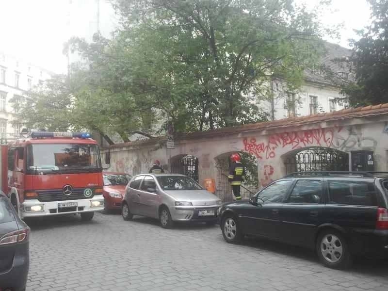 Wrocław: Pożar w zsypie śmieciowym przy Włodkowica (ZDJĘCIA)