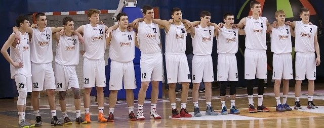 Dwaj młodzi koszykarze WKK zostali docenieni przez szkoleniowca kadry Polski do lat 20 - Mariusz Niedbalskiego. To Igor Wadowski (nr 10) i Jakub Nizioł (nr 4).