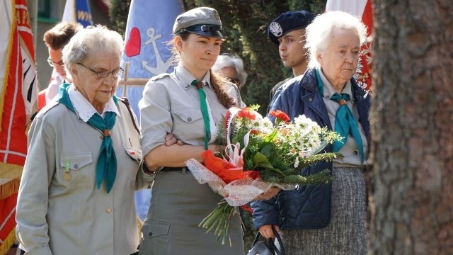 Uroczystości rocznicowe w Jaworznie-Szczakowej ku pamięci zamordowanych podczas II wojny światowej przez Niemców polskich kolejarzy