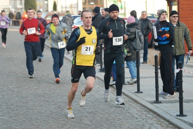 Bogdan Dziuba (z numerem 21) zajął w biegu w Szydłowie 12. miejsce. 