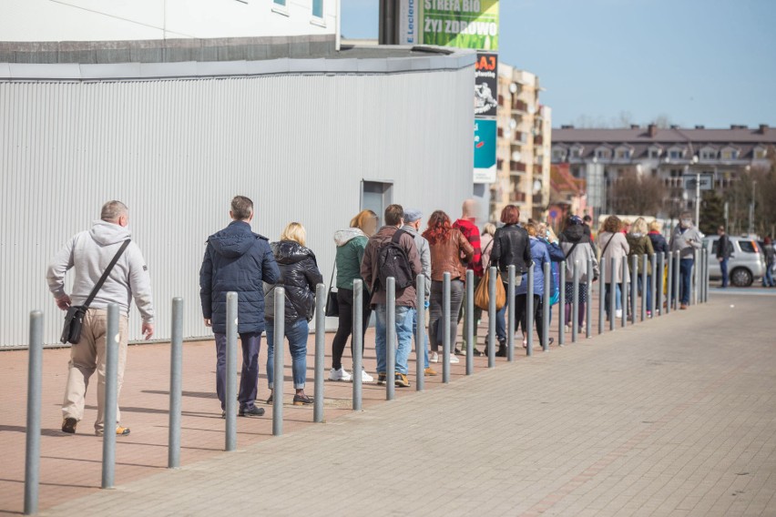 Dramat z zakupami świątecznymi. Gigantyczne kolejki i ścisk...