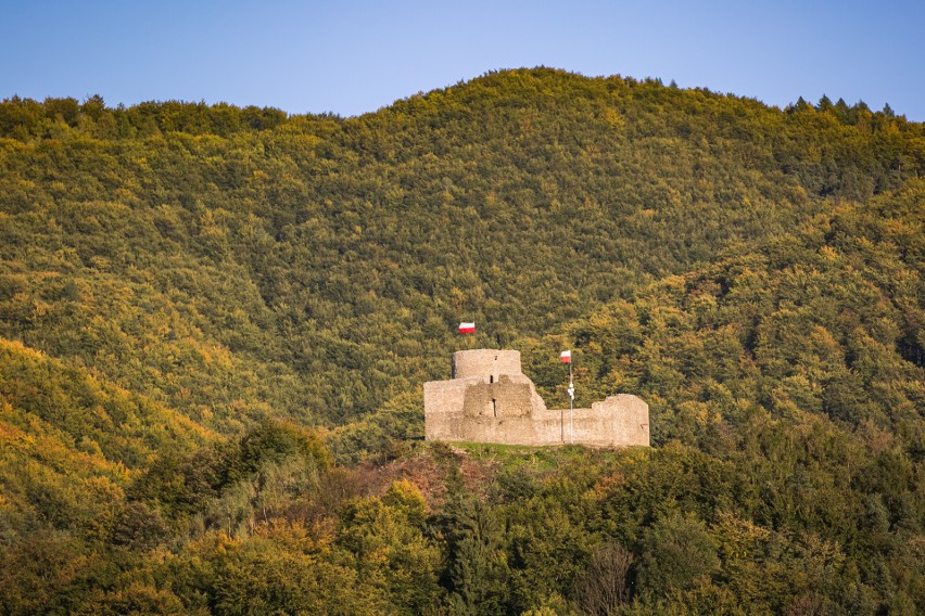 Zwiedzając Beskid Sadecki, koniecznie trzeba zobaczyć ruiny...