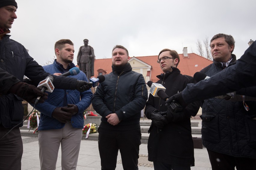 Młodzież Wszechpolska zaprasza Marsz Żołnierzy Wyklętych w Białymstoku 2018. Uczestnicy ruszą spod pomnika Józefa Piłsudskiego (wideo)