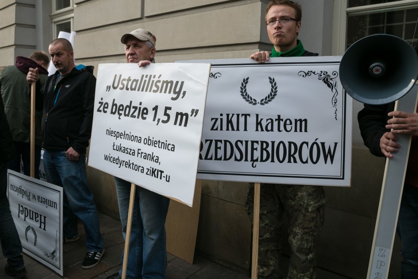 Protest na Placu Wszystkich Świętych