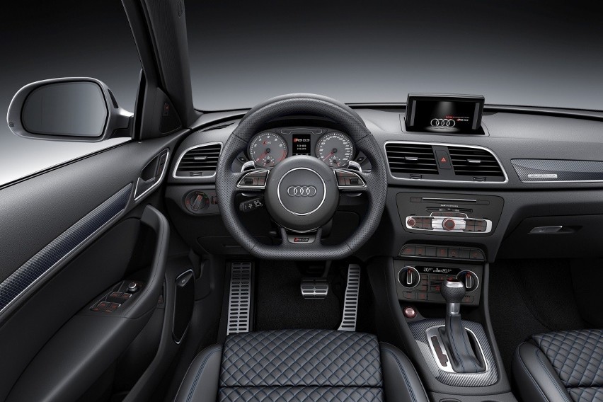 W porównaniu z Audi RS Q3, w modelu performance zwiększono...