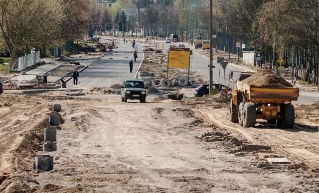 W miejscu, gdzie ul. Koszalińska styka się z ul. Grottgera, będzie rondo. Ten fragment ma być częściowo nieprzejezdny. Nowa organizacja wchodzi w życie 4 maja - jak zapewniają drogowcy