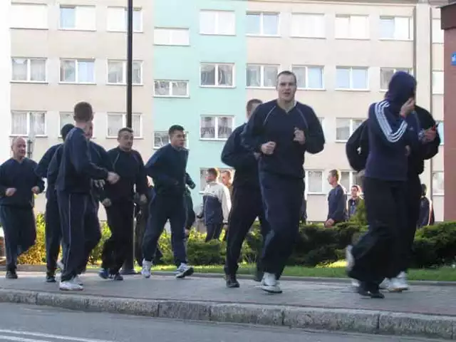 Nasz reporter na kilka dni zamienil sie w sluchacza slupskiej Szkoly Policji.