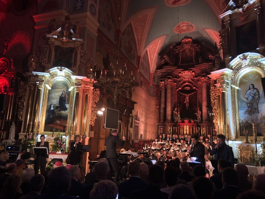 Premierą Oratorium Kazimierz Pułaski był występ w kościele w...