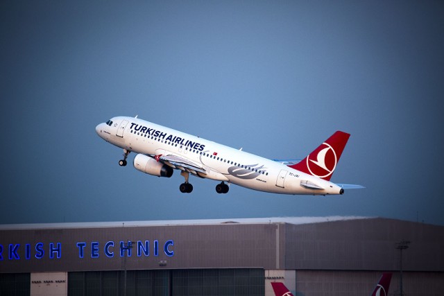 Tureckie linie lotnicze, przynajmniej na razie, nie będą woziły pasażerów z Katowice Airport do Stambułu. Ich maszyny będą lądowały w KrakowieZobacz kolejne zdjęcia. Przesuwaj zdjęcia w prawo - naciśnij strzałkę lub przycisk NASTĘPNE