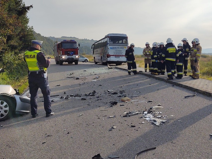 Tęgoborze- zderzenie samochodu osobowego i autobusu