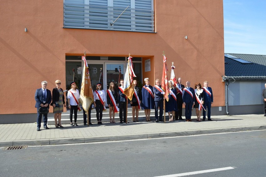 Sztandar włoszczowskiego Stolbudu przekazany w depozyt Izbie Regionalnej. Ma przypominać historię firmy następnym pokoleniom (ZDJĘCIA WIDEO)