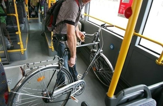 Czy nadal można będzie wozić rower w pojazdach MPK? Nad tym w ciągu miesiąca pochylić ma się zespół złożony z pracowników MPK - Łódź, ZDiT i miejskich radnych.