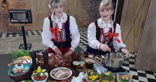 Ewa Frączek i Emilia Goszczyńska podczas telewizyjnego nagrania "Kulinarnych Potyczek".