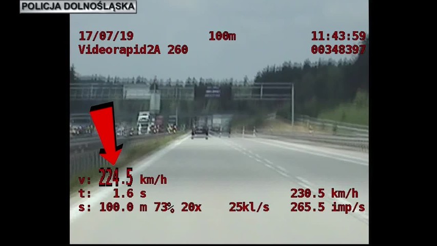 224 km/h na autostradzie. Pirat drogowy zatrzymany przez specjalną grupę "Speed"