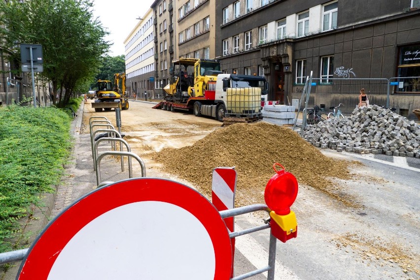 Kraków. Środek wakacji i znów wielkie zmiany na ulicach. Fala remontów