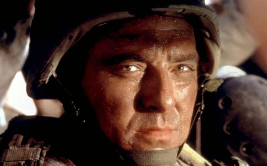 Tom Sizemore jako podpułkownik Danny McKnight w „Helikopterze w ogniu" (2001)