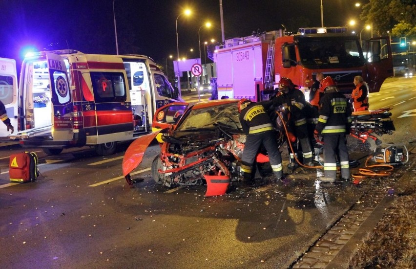 Wypadek taksówki na ul. Krzywoustego we Wrocławiu -...