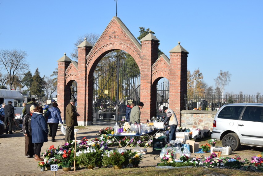 Cmentarz w Myszyńcu przed Dniem Wszystkich Świętych 2021. Zdjęcia nekropolii