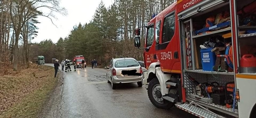 Zderzenie trzech samochodów w Głogowie Małopolskim. Strażacy w akcji [ZDJĘCIA]