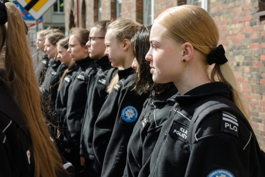 Uczniowie z ZSI w Szkole Policji w Słupsku. Poznali środki przymusu bezpośredniego [zdjęcia]