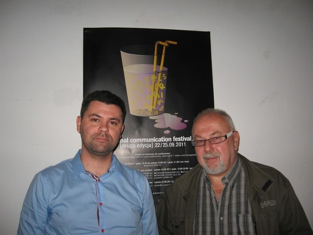 Chcemy aby radomianie współuczestniczyli w sztuce &#8211; zapraszają dyrektor artystyczny Zbigniew Belowski i artysta, Bartosz Łukaszewicz, koordynator projektu artystycznego Global Communication Festival.(z lewej)