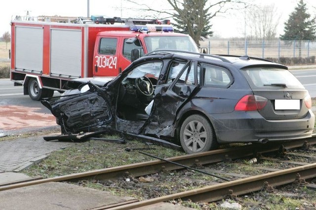 Na skrzyżowaniu w Kostrzynie zderzyły się dwa samochody.