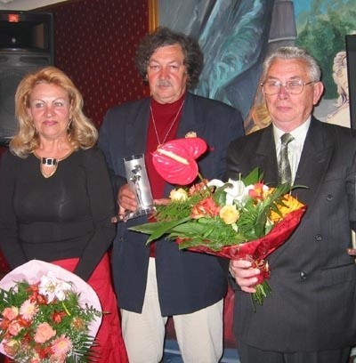 Laureaci tegorocznych Srebrnych Róż (od lewej): Danuta i Wojciech Olendrowie oraz Ryszard Kasztelan.