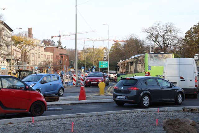 Prace przy przebudowie ul. Chrobrego i Mieszka I w Gorzowie potrwają dłużej.