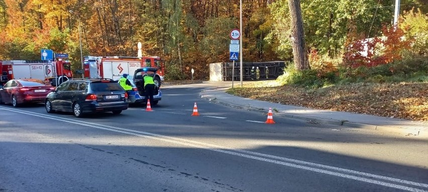 Wypadek w Rybniku. Wywrócił się samochód ciężarowy