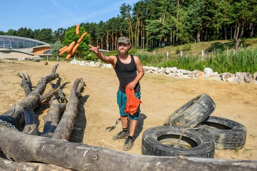 Paweł pracuje w słoniarni od września ubiegłego roku. -...