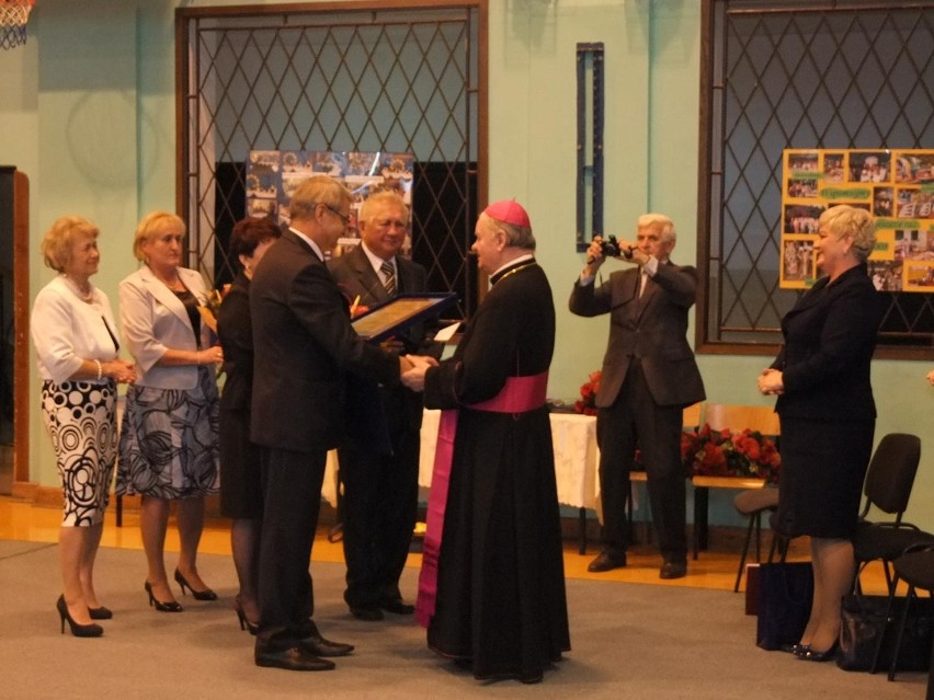 Bp Tadeusz Rakoczy honorowym obywatelem swojej rodzinnej gminy [ZDJĘCIA]