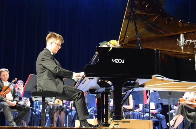 Piotr Alexewicz jest studentem Akademii Muzycznej we Wrocławiu.