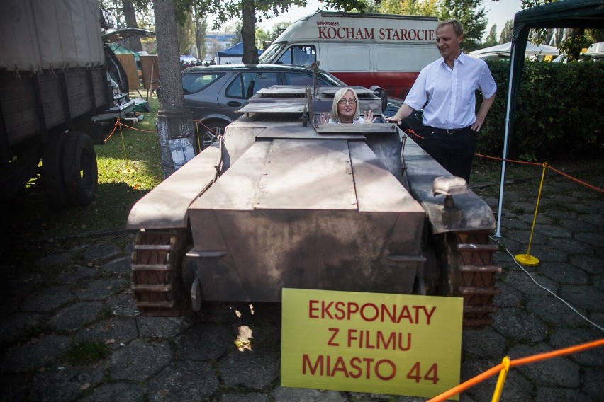 Moto Weteran Bazar. Eksponaty z filmu Miasto '44, starocie i militaria na Starcie [ZDJĘCIA]