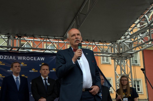 Janusz Korwin-Mikke podczas niedzielnego wiecu wyborczego we Wrocławiu