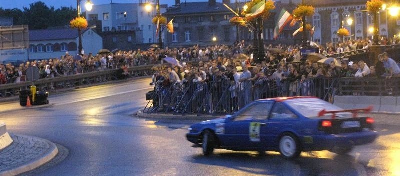 Największą owację zbierały drifty, czyli jazdy z...