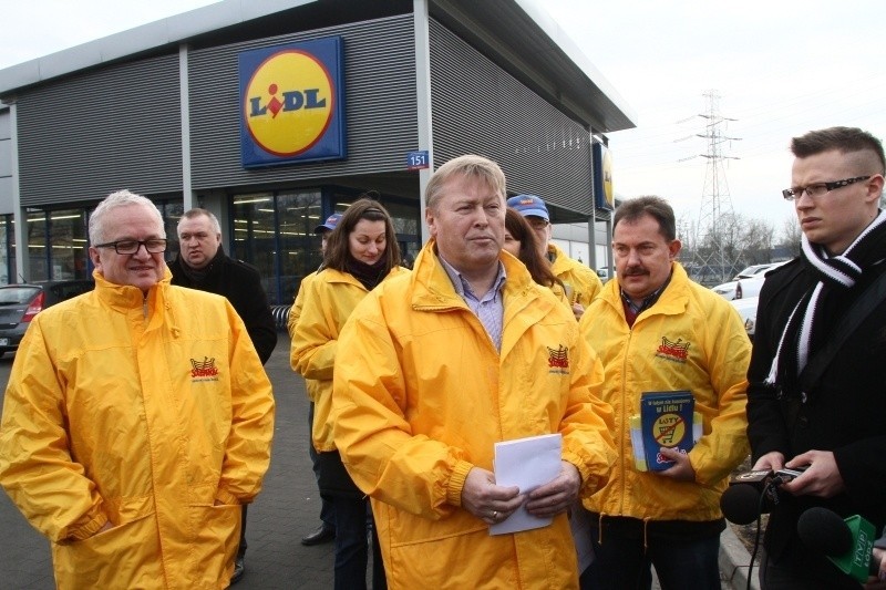 Protest przed Lidlem w obronie praw pracowników. Luty bez zakupów, 1 marca – protest groszowy