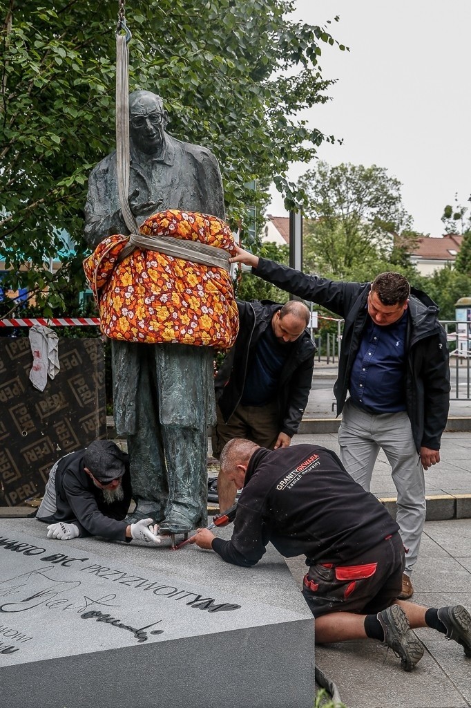 Uroczyste odsłonięcie pomnika prof. Władysława...