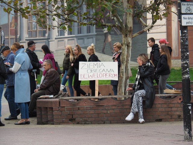 Mieszkańcy Osiedla Wzniesień Łódzkich protestowali przeciw zapisom miejscowego planu planu zagospodarowania przestrzennego m.in. jesienią 2021 r.