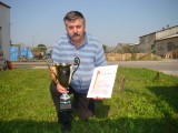 Puchar i dyplom dla sołtysa najpiękniejszej wsi