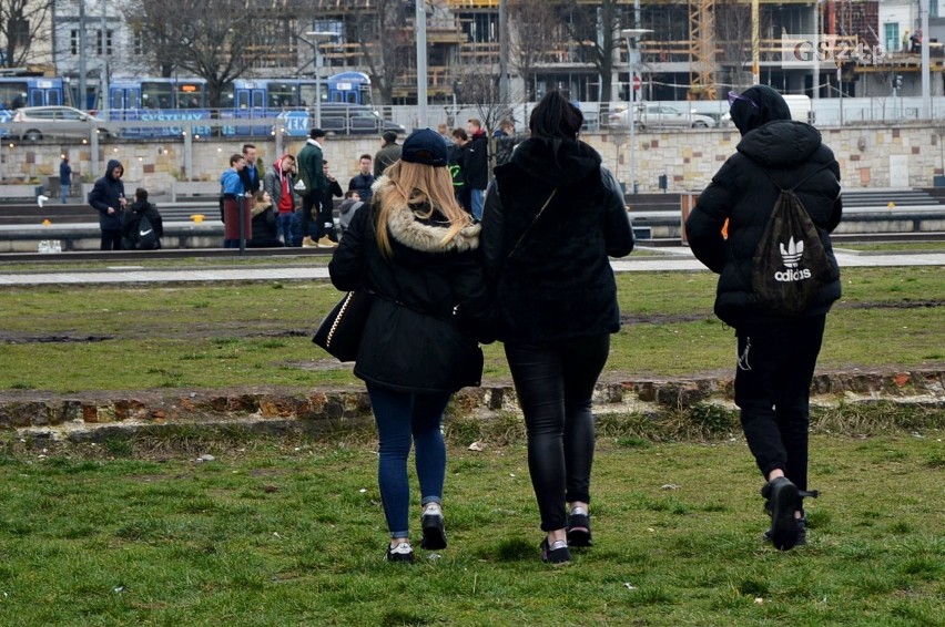 Dzień wagarowicza w Szczecinie. Tłumy na bulwarach [ZDJĘCIA]