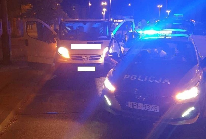 Na Limanowskiego pijany kurier wiózł 6-latka i uciekał przed policją. Pędził przez Bałuty ponad 100 km/h [ZDJĘCIA]